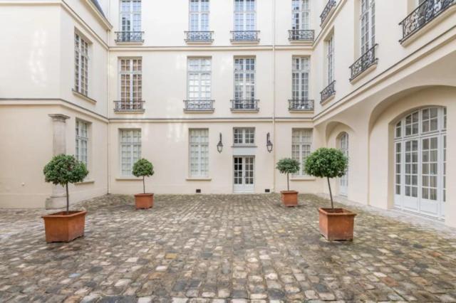 Marais - Temple Apartment Paris