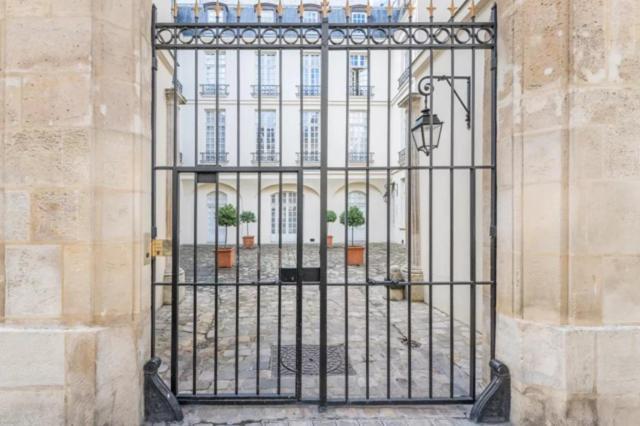 Apartment Marais - Temple Paris